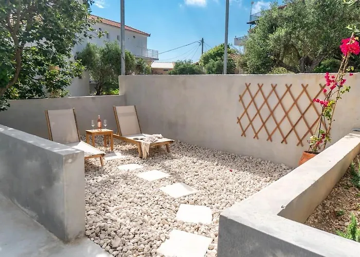 Estia Αλυκανάς