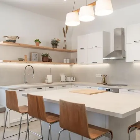 Estia فيلة اليكاناس