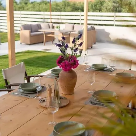 Estia Вилла Аликанас